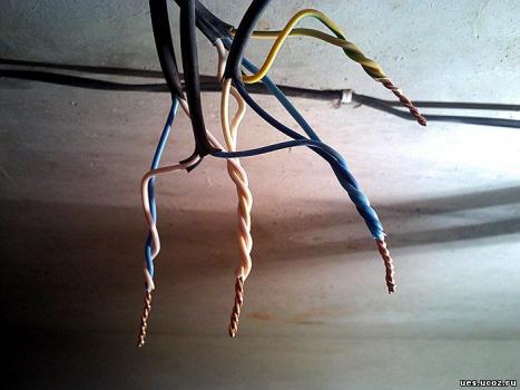 Что следует делать при повреждении кабеля скрытой проводки